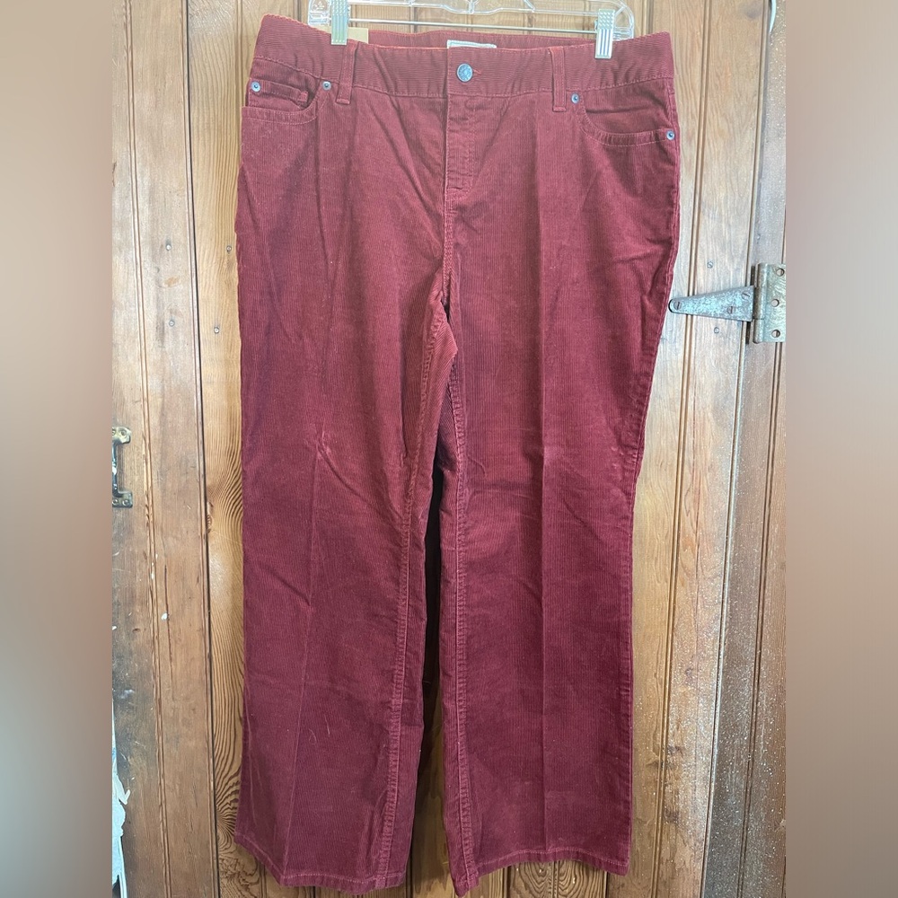 ⭐️L.L. Bean Favorite Fit Maroon Corduroy Pants Straight Leg Womens